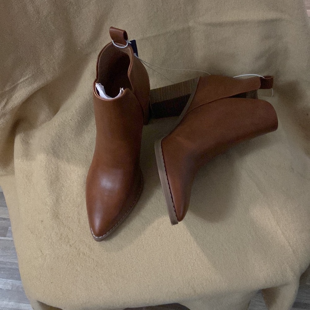 Women’s brown boots